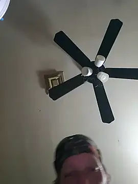 Snapshot of Hugebwc102 chatting on November 23, 8:02 am Hugebwc102 online show from November 23, 8:02 am