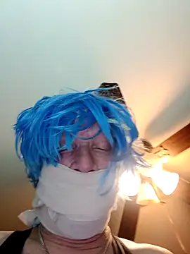 Snapshot of Hugebwc102 chatting on February 4, 12:22 pm Hugebwc102 online show from February 4, 12:22 pm