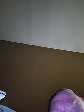 Snapshot of Hugebwc102 chatting on November 7, 3:33 am Hugebwc102 online show from November 7, 3:33 am