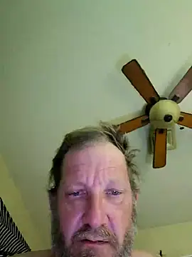 Snapshot of Hugebwc102 chatting on October 8, 4:25 am Hugebwc102 online show from October 8, 4:25 am