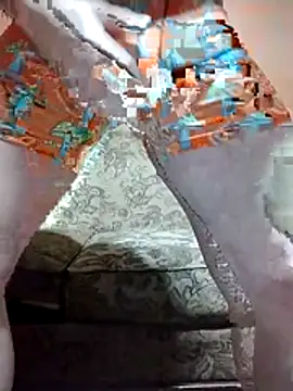 Snapshot of Hugebwc102 chatting on December 15, 5:02 am Hugebwc102 online show from December 15, 5:02 am