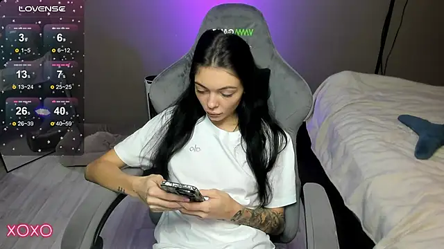 Snapshot of Mariella_Adamss chatting on December 3, 1:10 pm Mariella Adamss online show from December 3, 1:10 pm