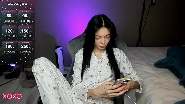 Mariella Adamss online show from December 21, 1:52 am