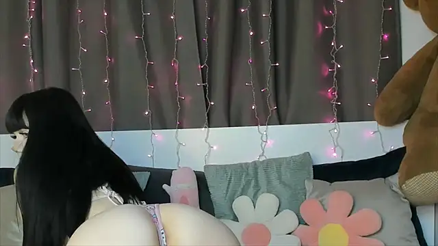 Snapshot of Juicy_MilkX chatting on February 21, 8:51 am Juicy MilkX online show from February 21, 8:51 am