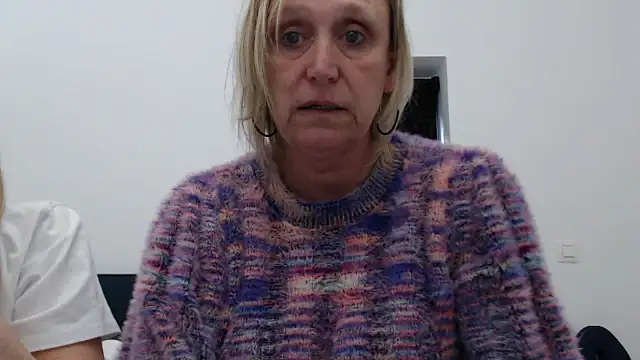 Snapshot of legalyblond chatting on March 21, 12:28 pm legalyblond online show from March 21, 12:28 pm