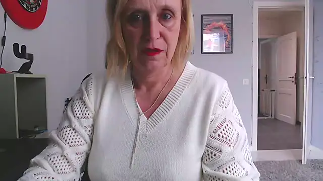 legalyblond online show from May 8, 7:34 am