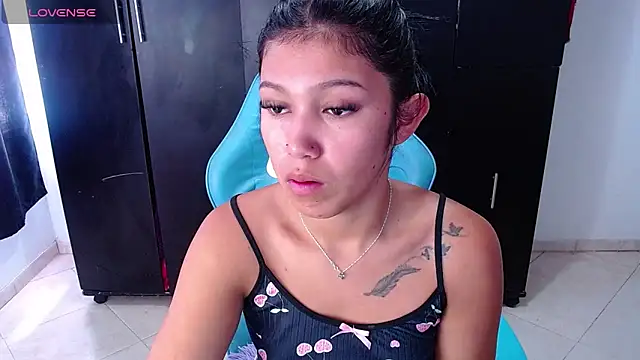 emily rosse04 online show from May 23, 5:34 pm
