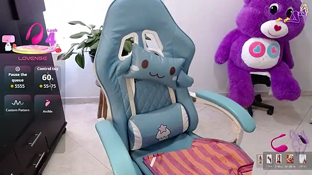 emily rosse04 online show from April 4, 1:50 pm