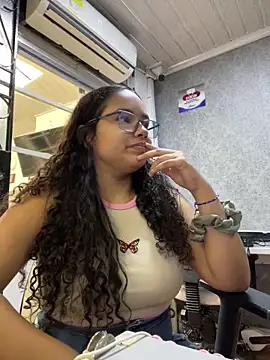Snapshot of CurlyGirl_1 chatting on February 5, 1:33 pm CurlyGirl 1 online show from February 5, 1:33 pm