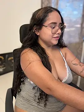 CurlyGirl 1 online show from June 17, 11:25 pm