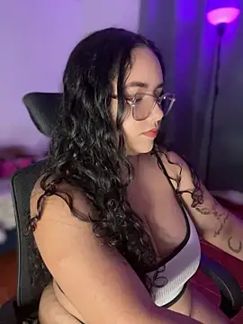 CurlyGirl 1 online show from April 7, 11:28 pm