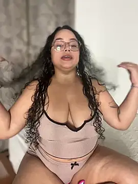 CurlyGirl 1 online show from April 3, 11:11 pm