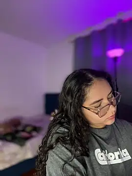 CurlyGirl 1 online show from April 12, 11:30 pm