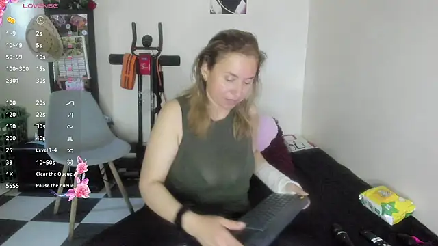 Snapshot of SheraHadee chatting on July 10, 10:54 pm SheraHadee online show from July 10, 10:54 pm