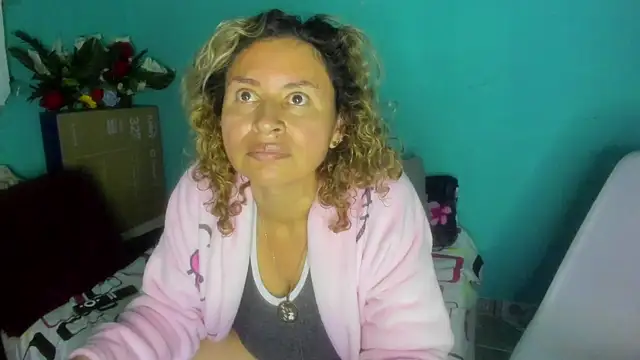 Snapshot of SheraHadee chatting on June 13, 10:46 am SheraHadee online show from June 13, 10:46 am