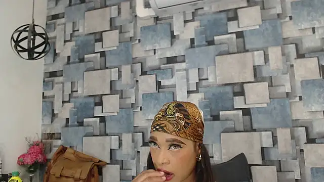 angel dthroatt online show from December 5, 12:04 pm