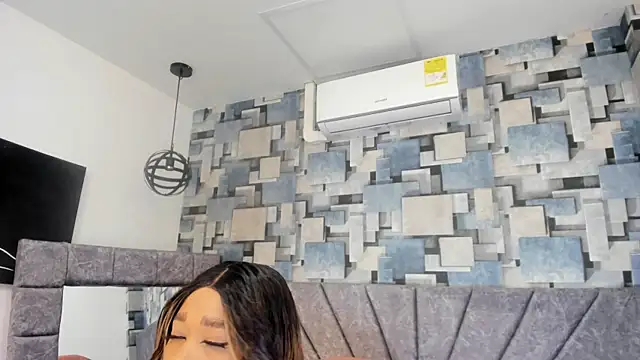 angel dthroatt online show from July 11, 12:05 pm