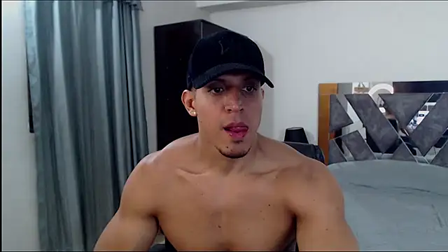 Snapshot of Frank_heaven01 chatting on October 20, 1:07 am Frank heaven01 online show from October 20, 1:07 am