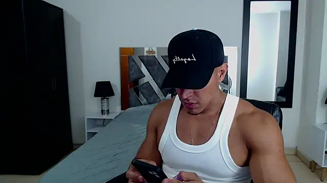 Snapshot of Frank_heaven01 chatting on February 27, 2:46 am Frank heaven01 online show from February 27, 2:46 am