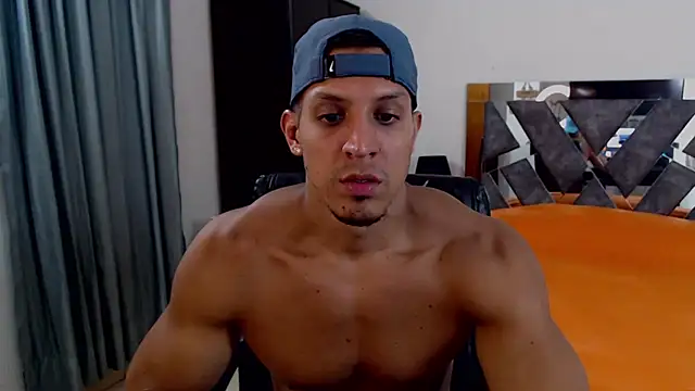 Snapshot of Frank_heaven01 chatting on July 15, 9:55 pm Frank heaven01 online show from July 15, 9:55 pm