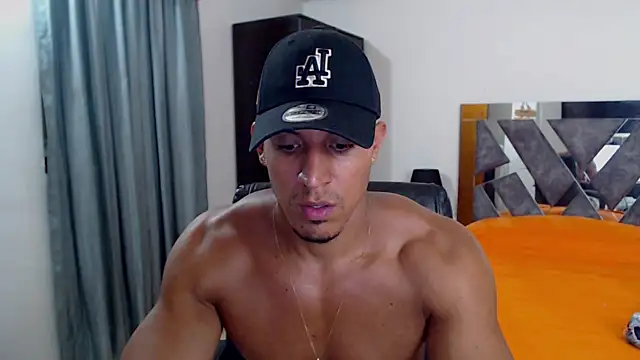 Snapshot of Frank_heaven01 chatting on March 18, 9:21 pm Frank heaven01 online show from March 18, 9:21 pm