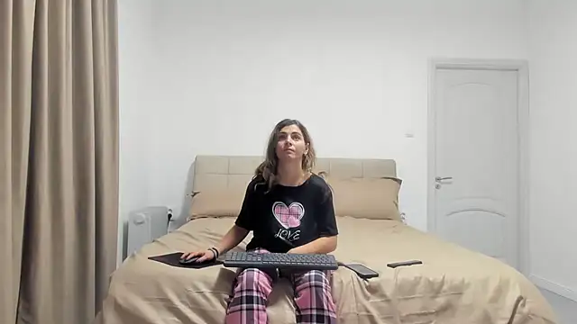 Hottalicia2 online show from November 27, 9:37 pm