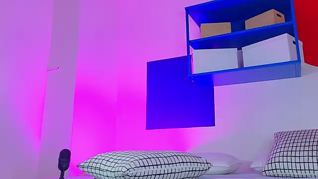 Snapshot of CristalCornner_ chatting on November 8, 8:12 pm CristalCornner online show from November 8, 8:12 pm