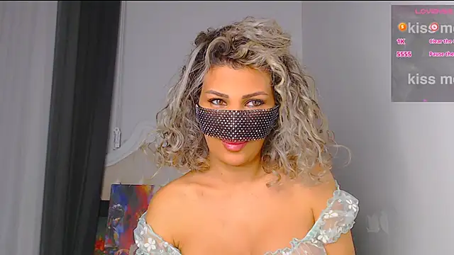 Snapshot of Turkish_Latina chatting on January 10, 12:17 am Turkish Latina online show from January 10, 12:17 am