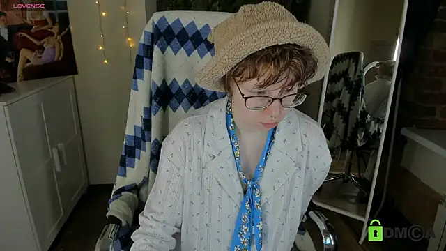 Melissa Wells online show from November 7, 9:30 pm