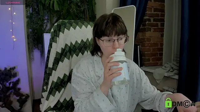 Melissa Wells online show from July 1, 9:04 pm
