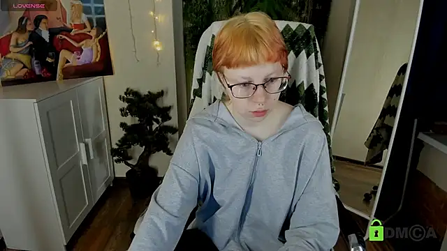 Melissa Wells online show from December 3, 8:30 pm