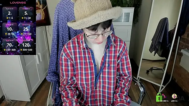 Snapshot of Melissa_Wells chatting on September 21, 4:23 pm Melissa Wells online show from September 21, 4:23 pm