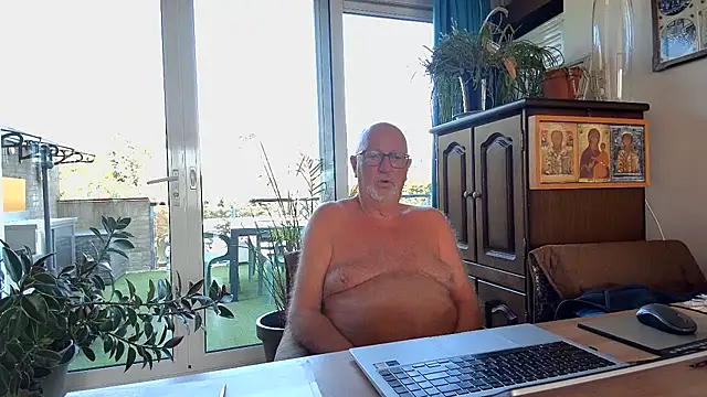 Snapshot of sperpa chatting on April 15, 9:15 am sperpa online show from April 15, 9:15 am