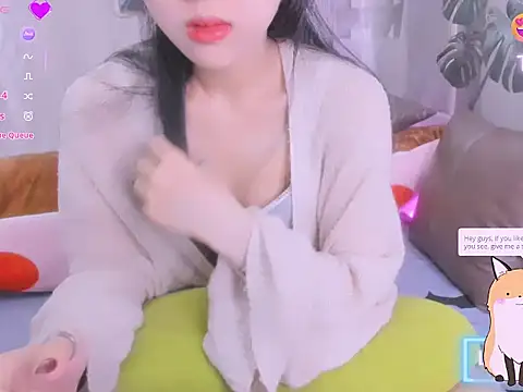 Snapshot of Ly__ chatting on June 11, 2:44 am Ly online show from June 11, 2:44 am