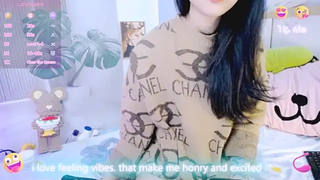 Snapshot of Ly__ chatting on February 7, 4:53 am Ly online show from February 7, 4:53 am