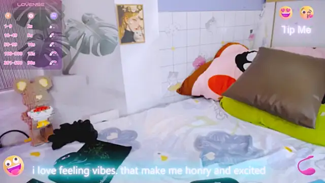 Snapshot of Ly__ chatting on February 10, 3:05 am Ly online show from February 10, 3:05 am