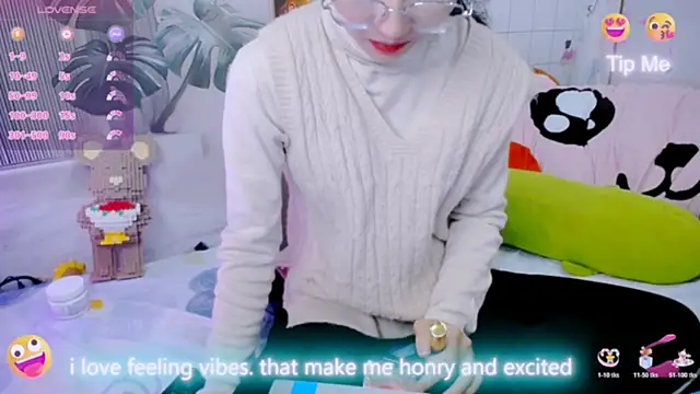 Snapshot of Ly__ chatting on February 9, 3:26 am Ly online show from February 9, 3:26 am