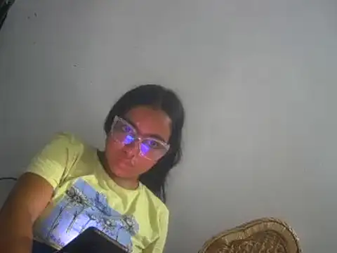 Snapshot of sexyboo2025 chatting on January 3, 11:23 pm sexyboo2025 online show from January 3, 11:23 pm