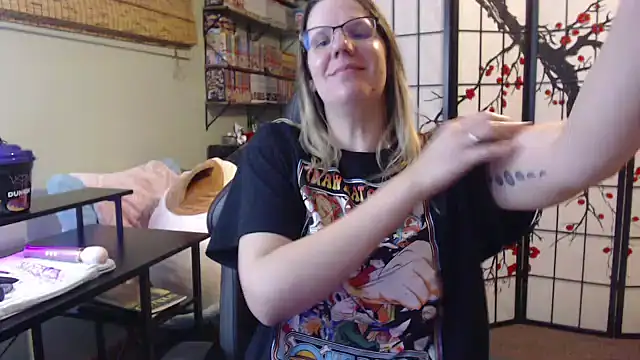 Sarahtineke online show from February 12, 10:31 pm