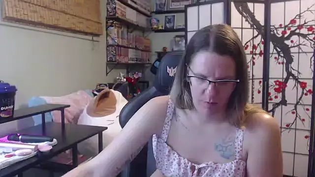 Sarahtineke online show from March 7, 5:29 pm