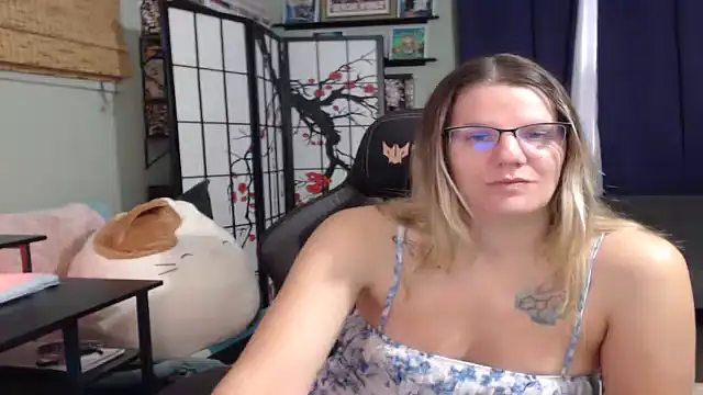 Sarahtineke online show from November 10, 2:33 pm