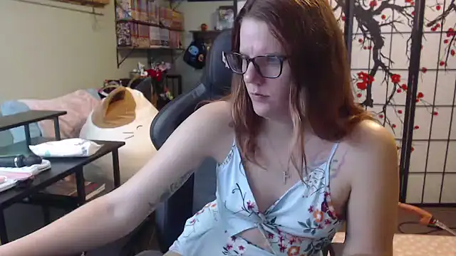 Sarahtineke online show from March 24, 4:07 pm