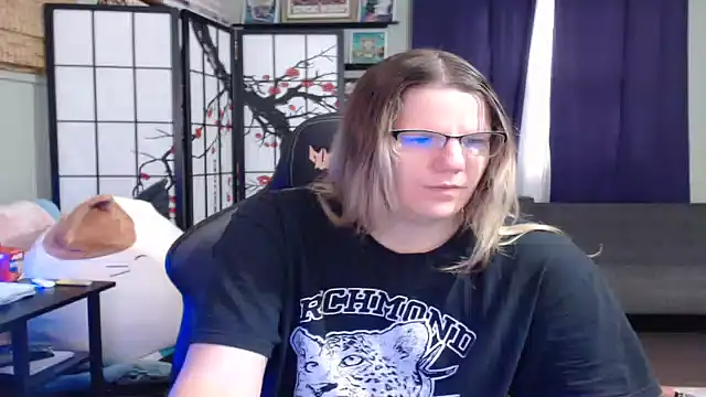 Sarahtineke online show from October 31, 4:25 pm