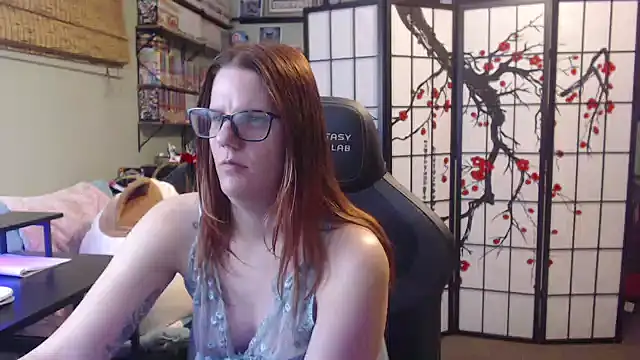 Snapshot of Sarahtineke chatting on May 5, 8:01 pm Sarahtineke online show from May 5, 8:01 pm