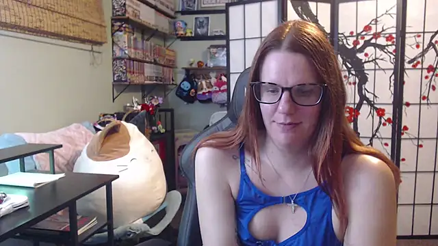 Snapshot of Sarahtineke chatting on May 4, 2:04 am Sarahtineke online show from May 4, 2:04 am