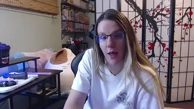 Sarahtineke online show from February 3, 4:32 am