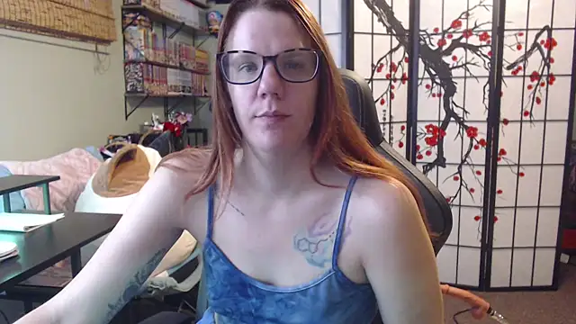 Snapshot of Sarahtineke chatting on May 4, 3:26 pm Sarahtineke online show from May 4, 3:26 pm