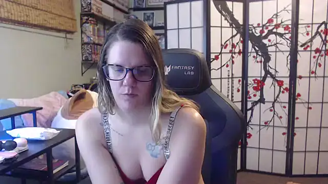 Sarahtineke online show from March 18, 11:16 pm