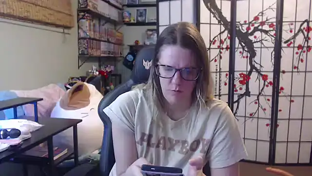 Sarahtineke online show from March 19, 3:45 pm