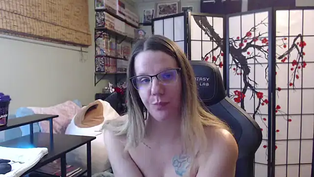 Sarahtineke online show from February 10, 5:28 am